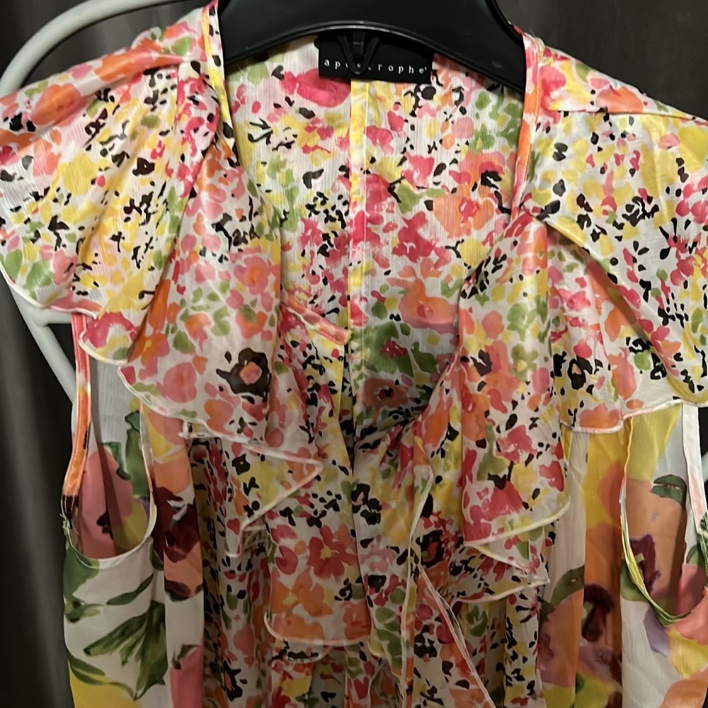 2 tops apostrophe ruffles floral - Picture 5 of 9